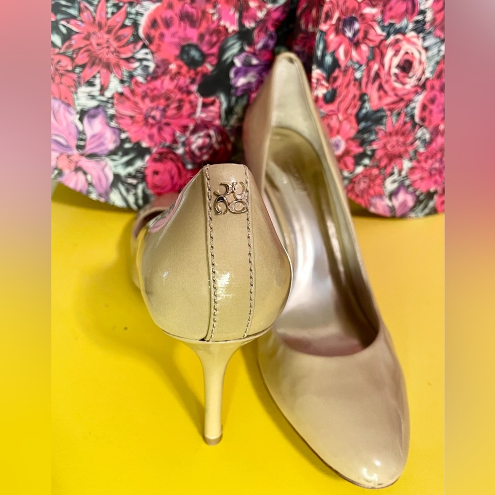 Elegant Coach Beige Pumps